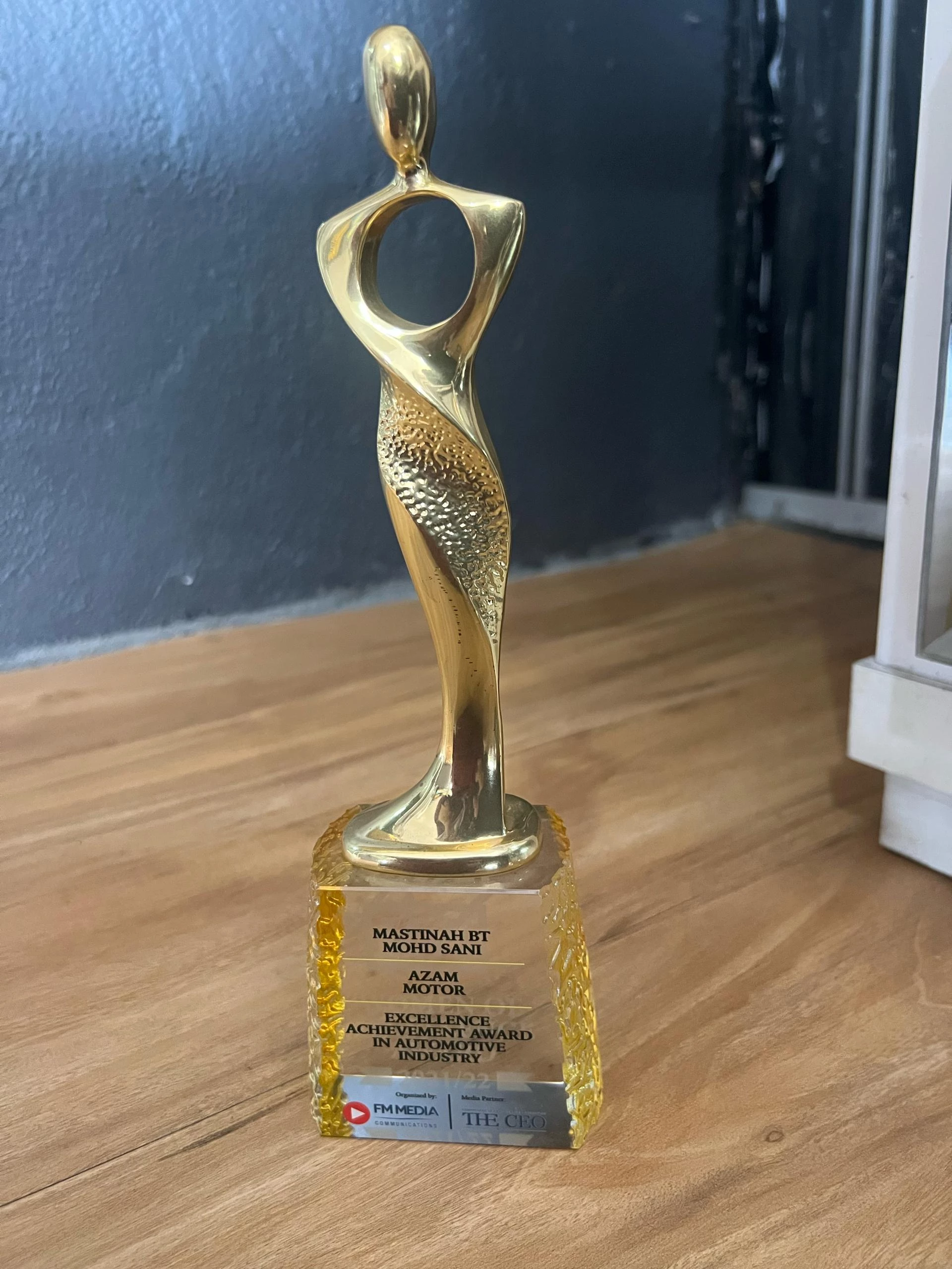 media-grid-background-image